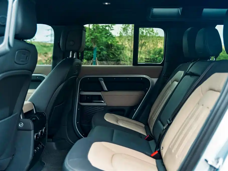 Land Rover Defender 2022 — фото 12