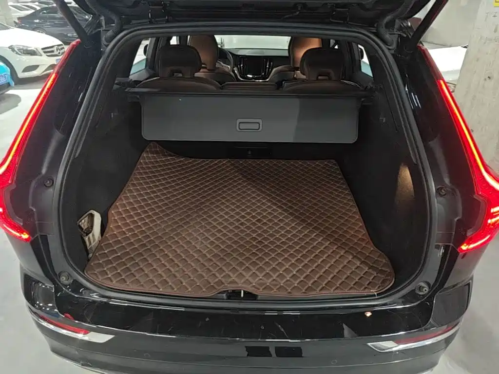 Volvo XC60 2020 — фото 19