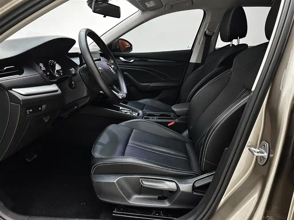 Skoda Octavia 2021 — фото 19