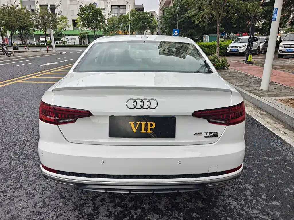 Audi A4L 2019
