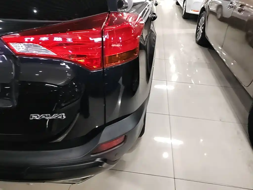 Toyota RAV4 2015 — фото 24