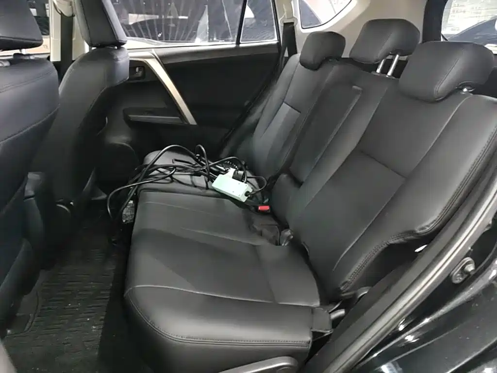 Toyota RAV4 2015 — фото 13