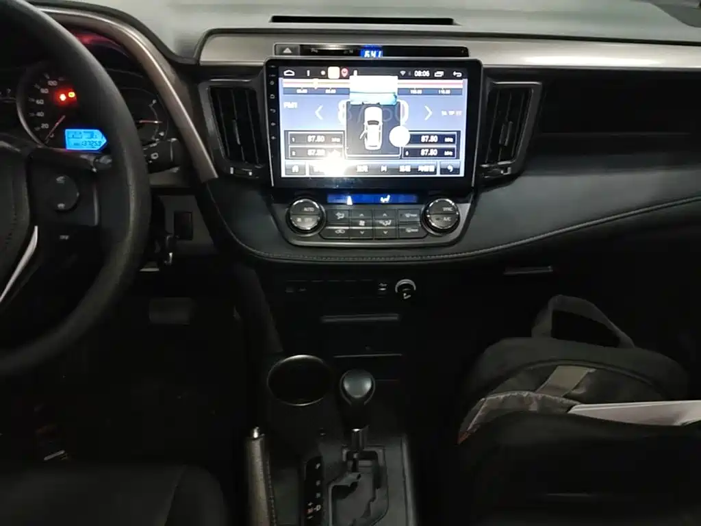 Toyota RAV4 2015 — фото 9