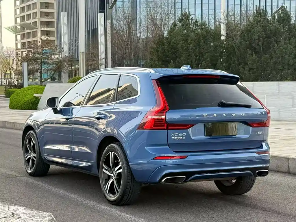 Volvo XC60 2018 — фото 24