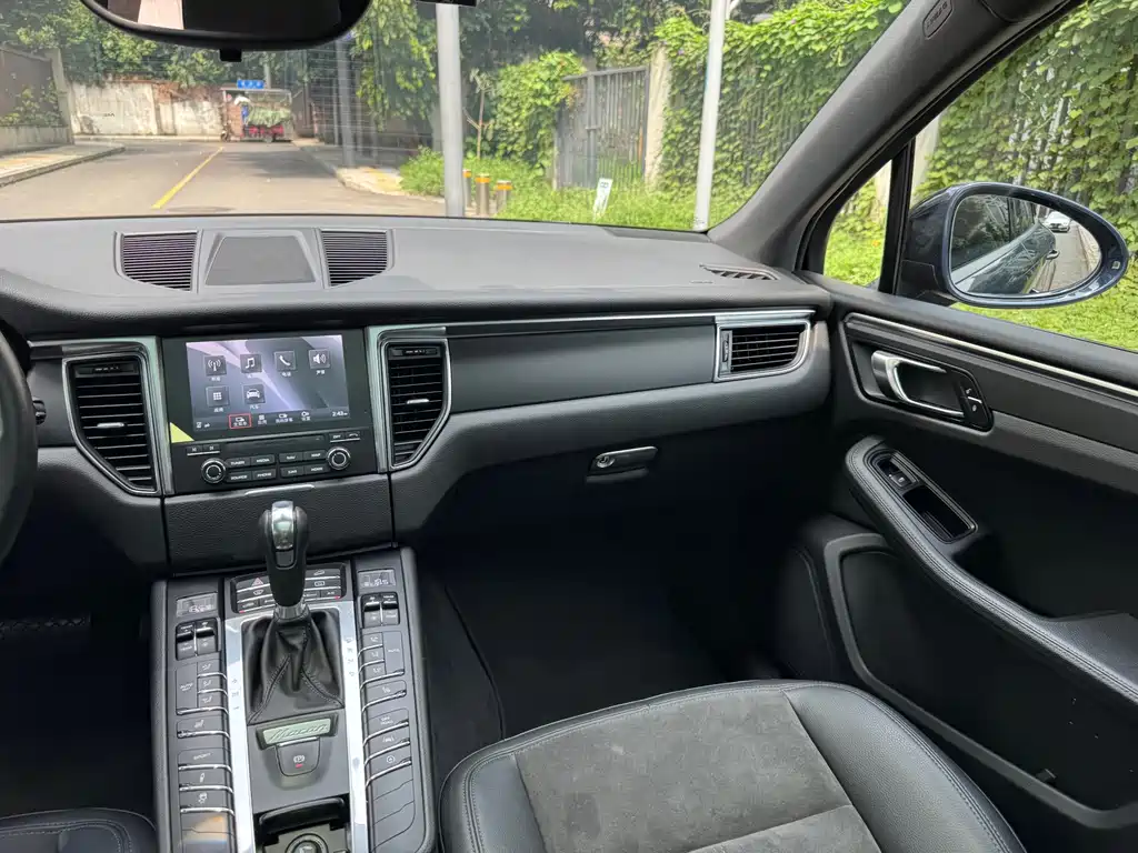 Porsche Macan 2018 — фото 17