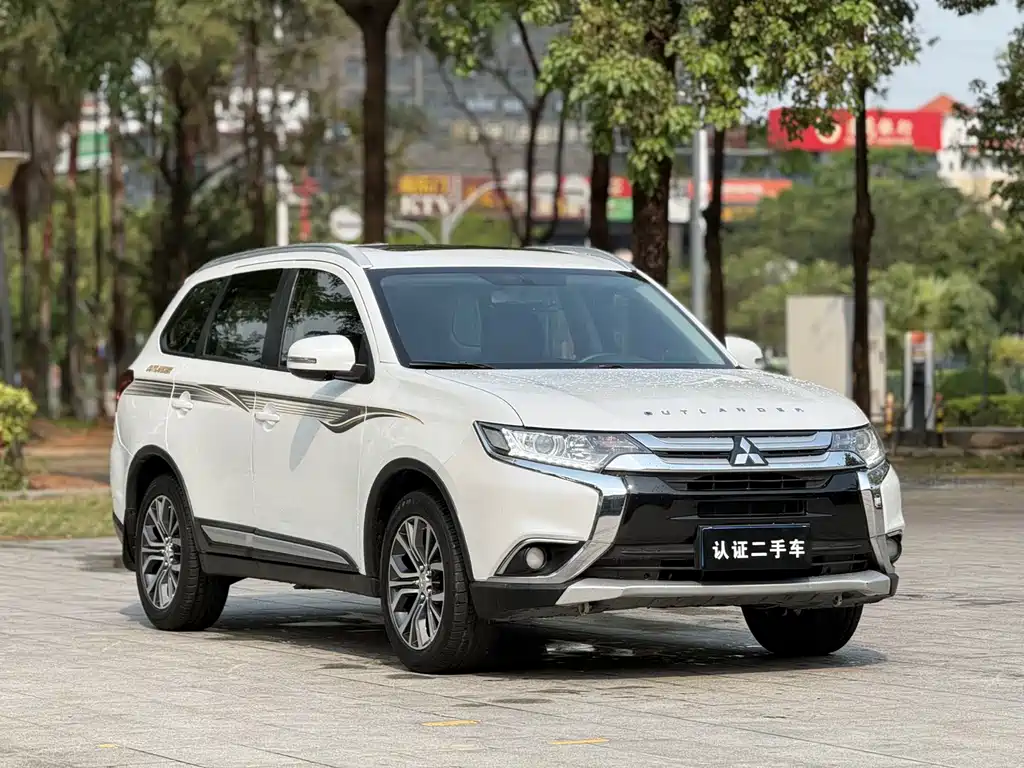 Mitsubishi Outlander 2018 — фото 3
