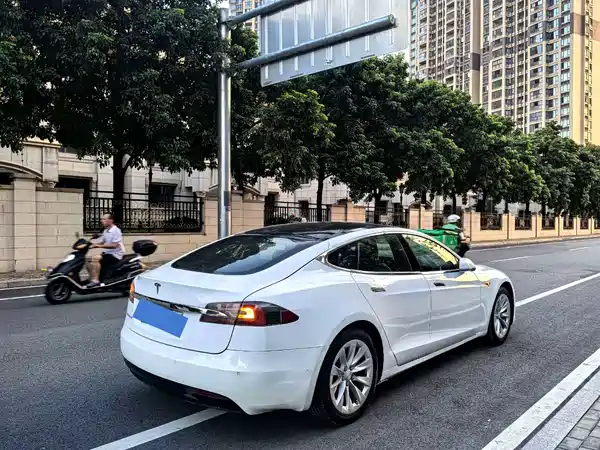 Tesla Model S 2016