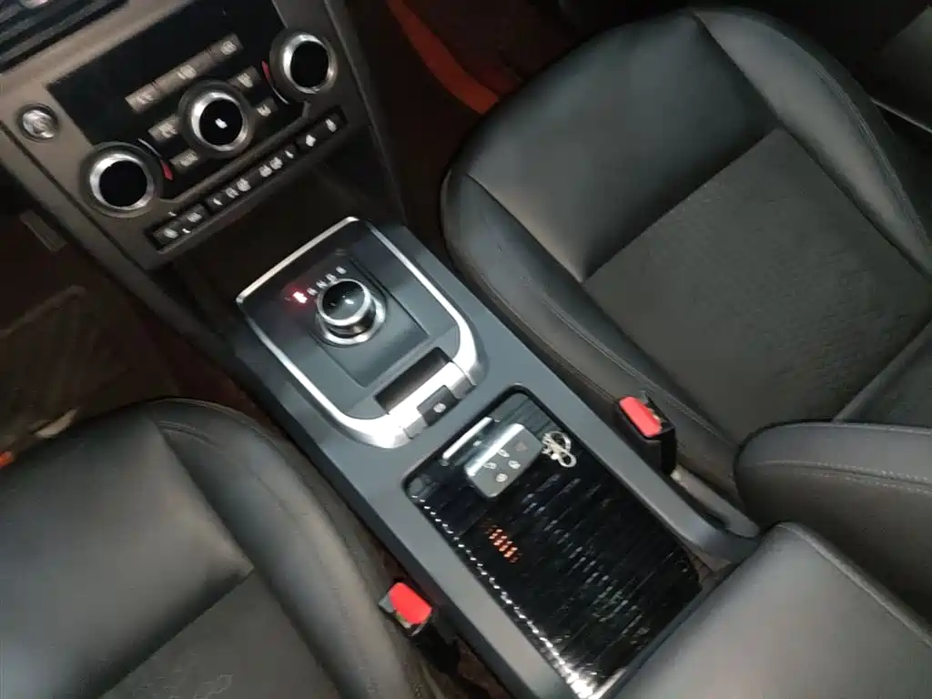 Land Rover Discovery Sport 2018 — фото 14
