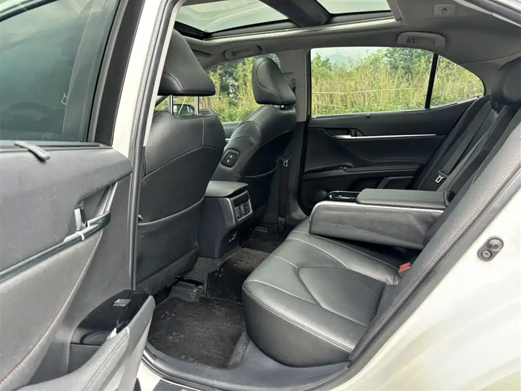 Toyota Camry 2021 — фото 14