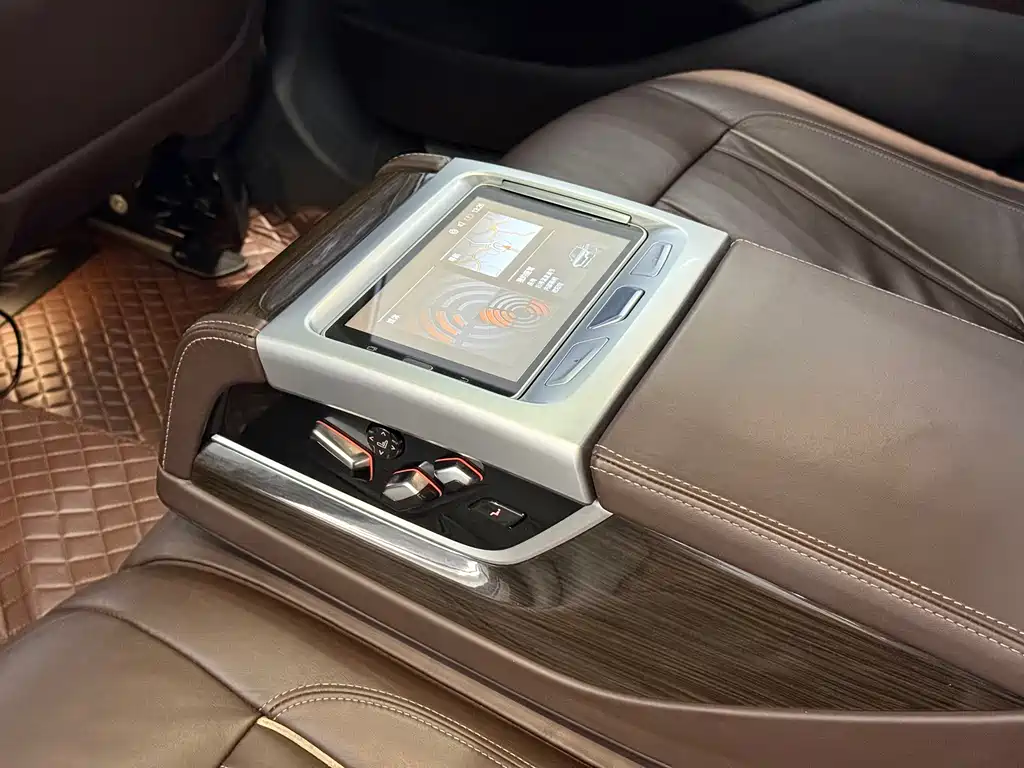 BMW 7 Series 2019 — фото 11