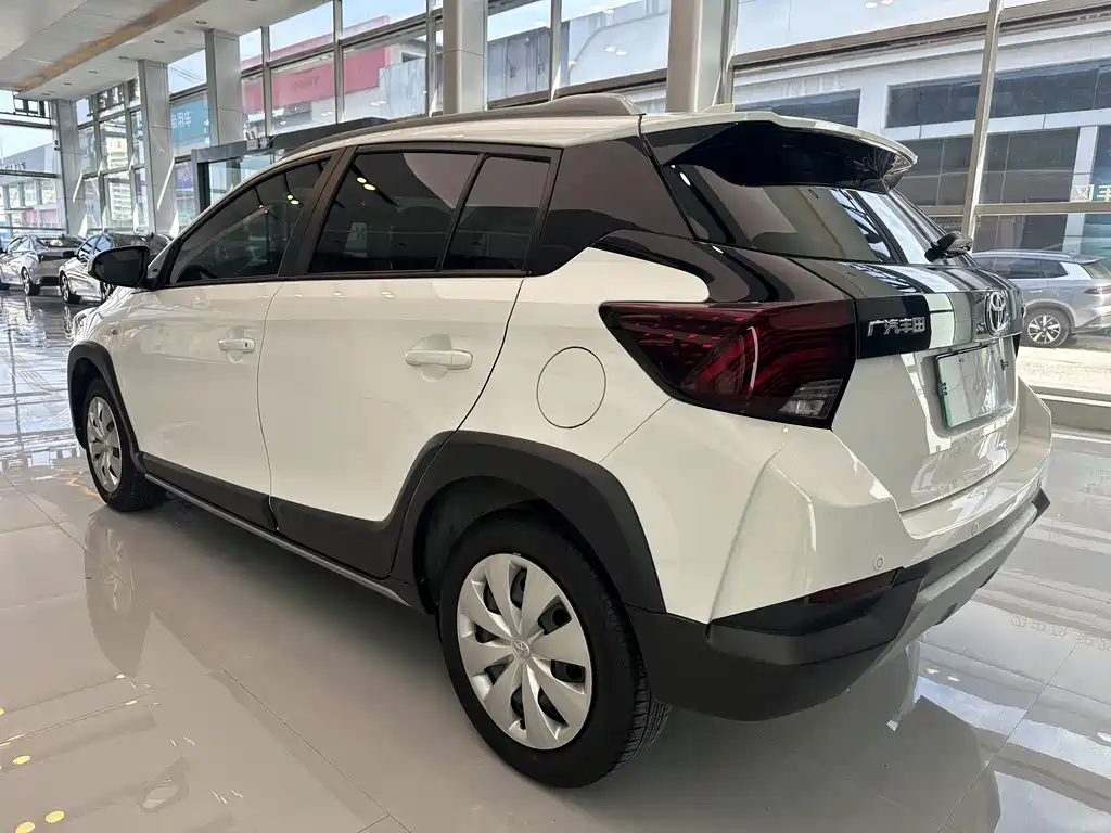 Toyota Yaris L 2022 — фото 4