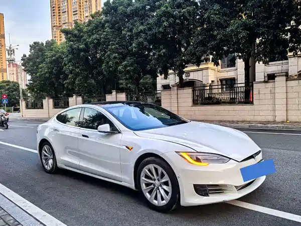 Tesla Model S 2016