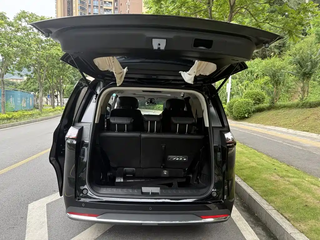 GAC Trumpchi E8 PHEV 2024 — фото 11
