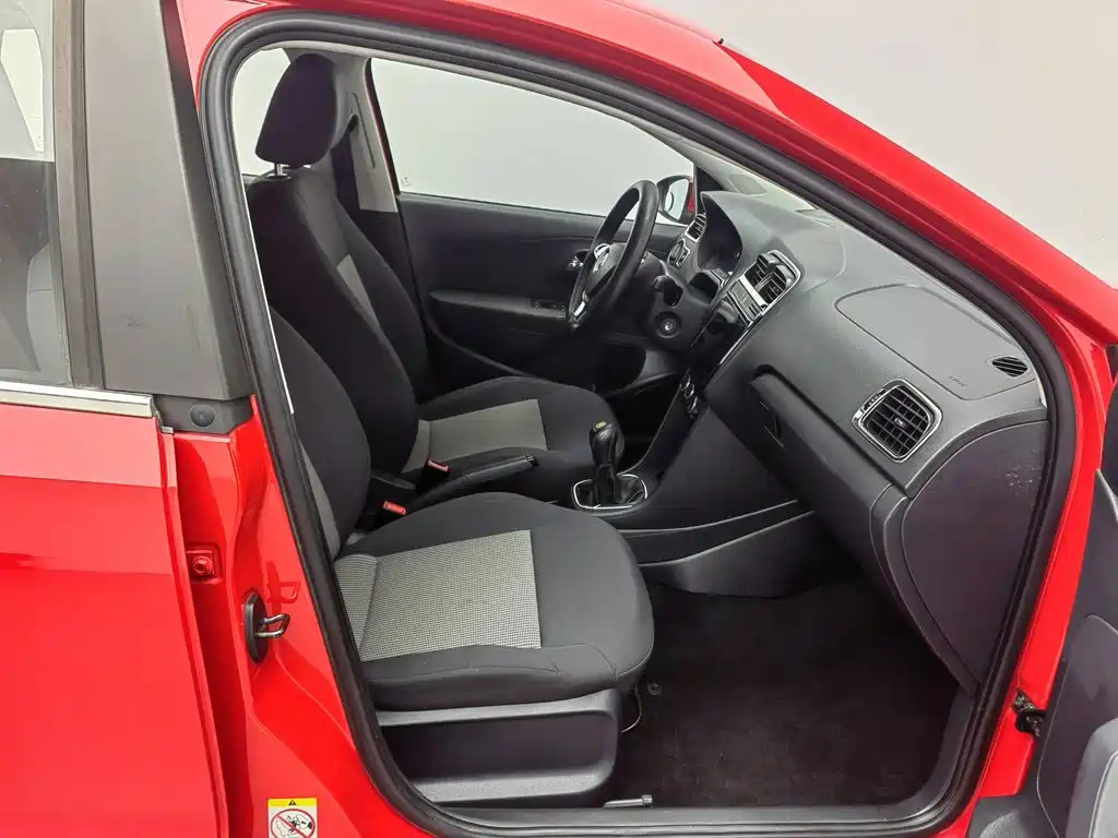 Volkswagen Polo 2015 — фото 23