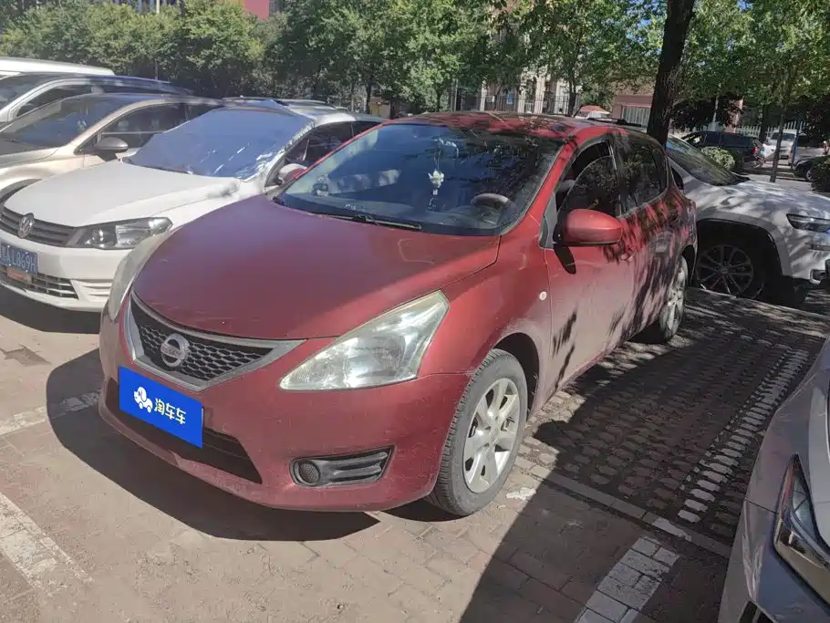 Nissan Tiida 2015 — фото 1
