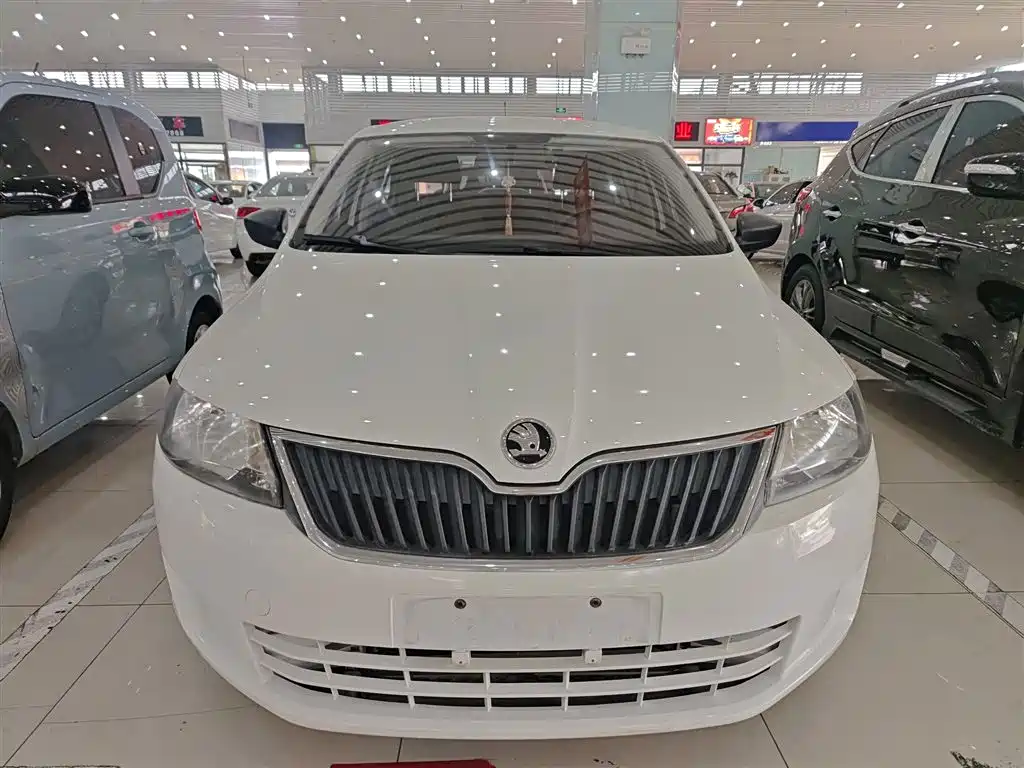 Skoda Rapid 2014 — фото 3