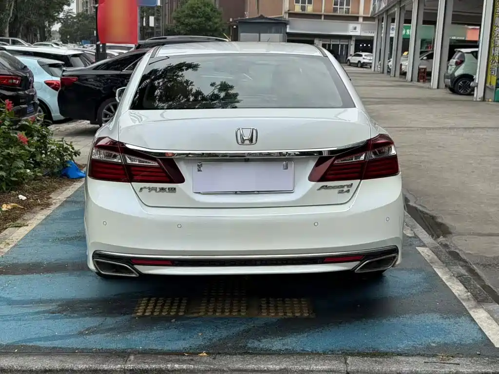 Honda Accord 2016 — фото 10