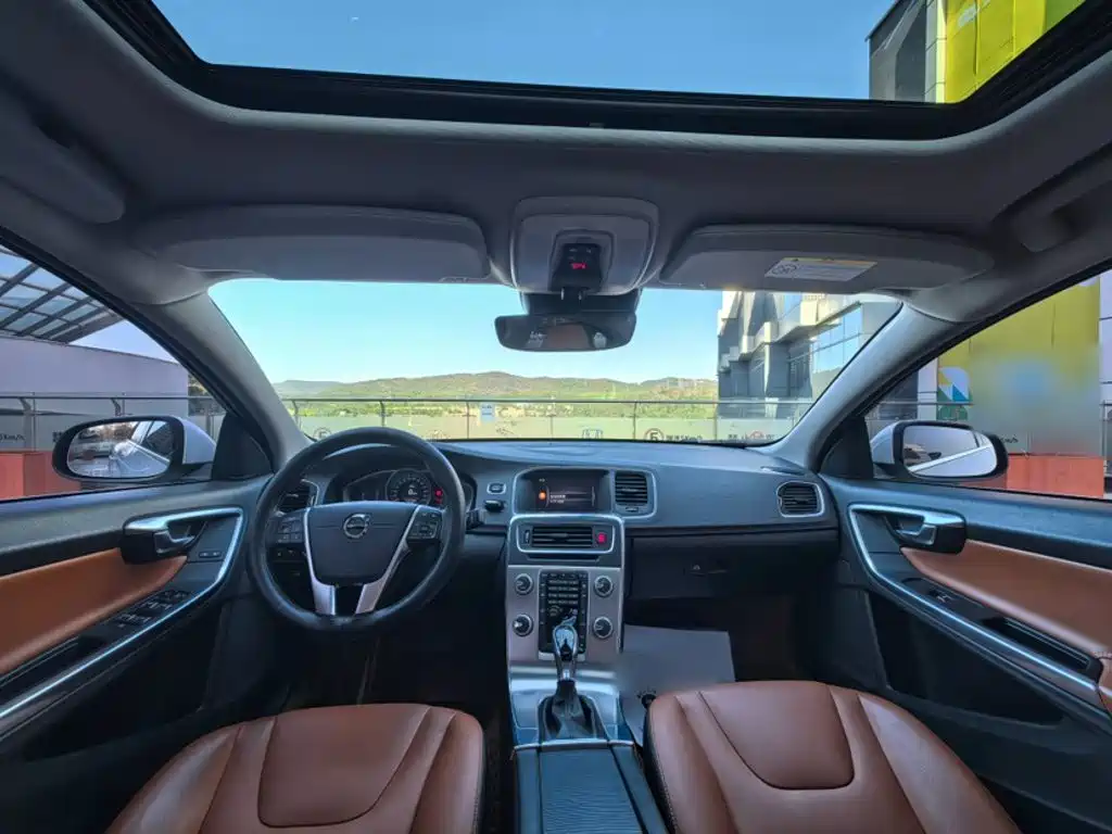 Volvo S60 2019 — фото 14