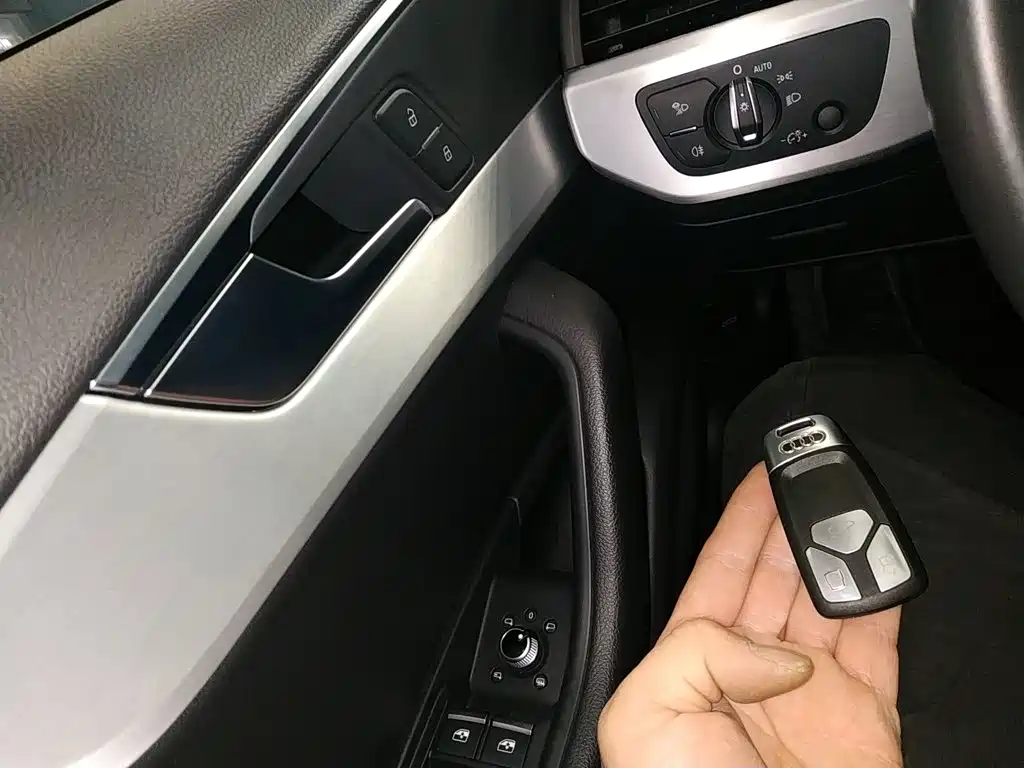 Audi A4L 2021 — фото 17