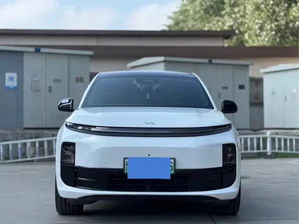 Li Auto L6 2025