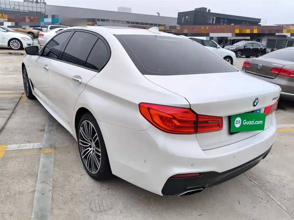 BMW 5 Series 2018 — фото 23