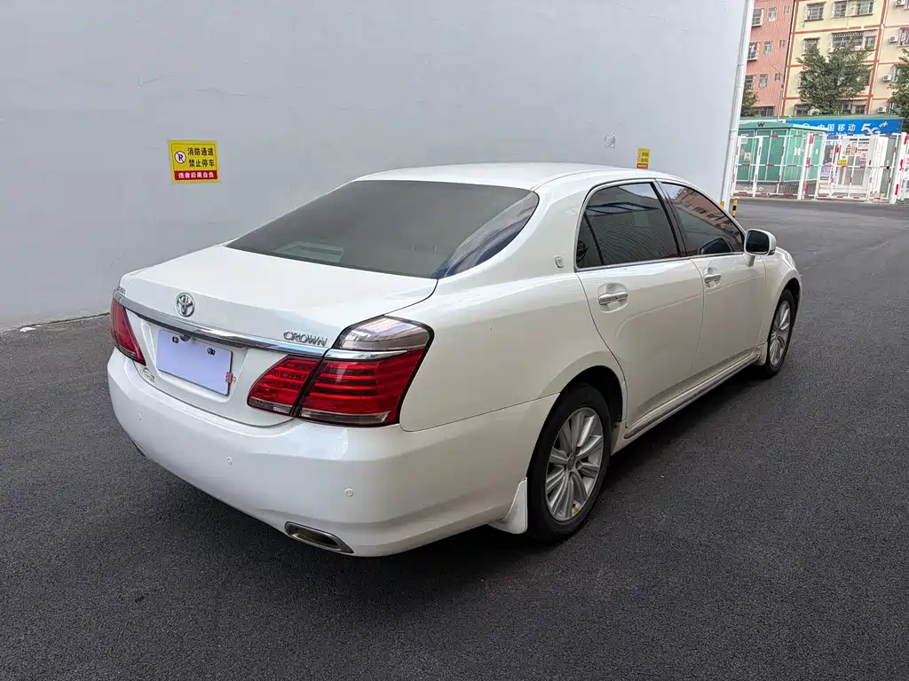 Toyota Crown 2013 — фото 10