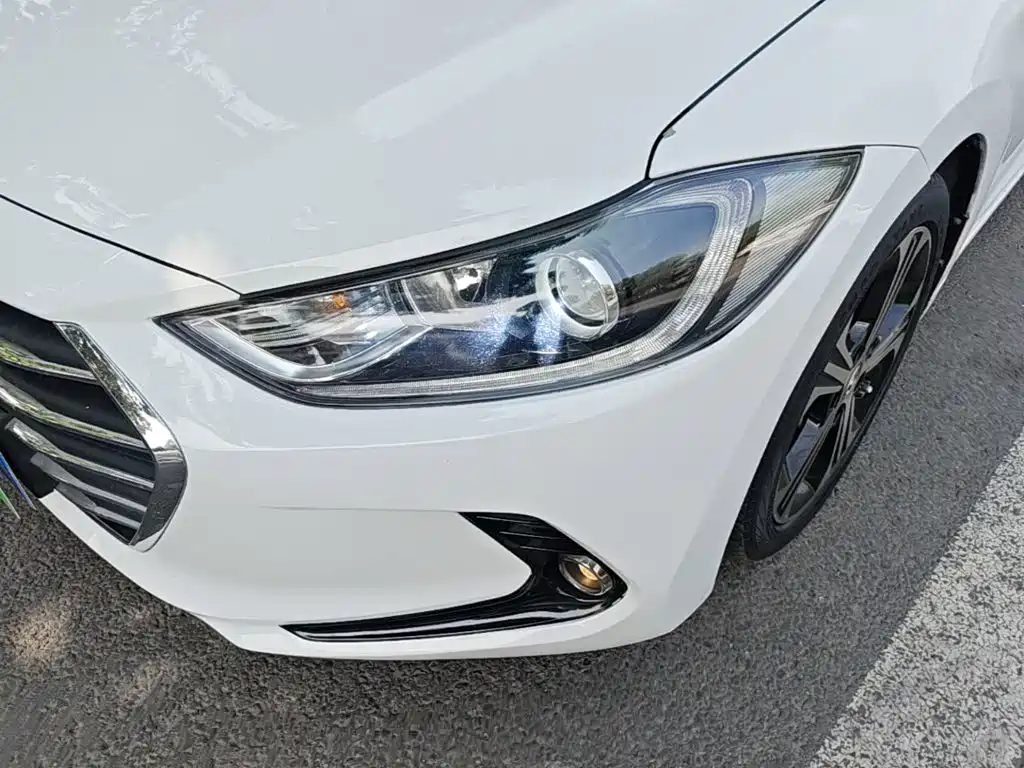 Hyundai Elantra 2018 — фото 24