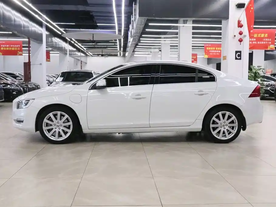 Volvo S60 PHEV 2018 — фото 3