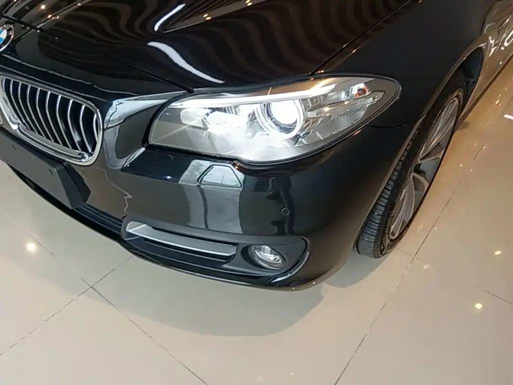 BMW 5 Series 2015 — фото 24