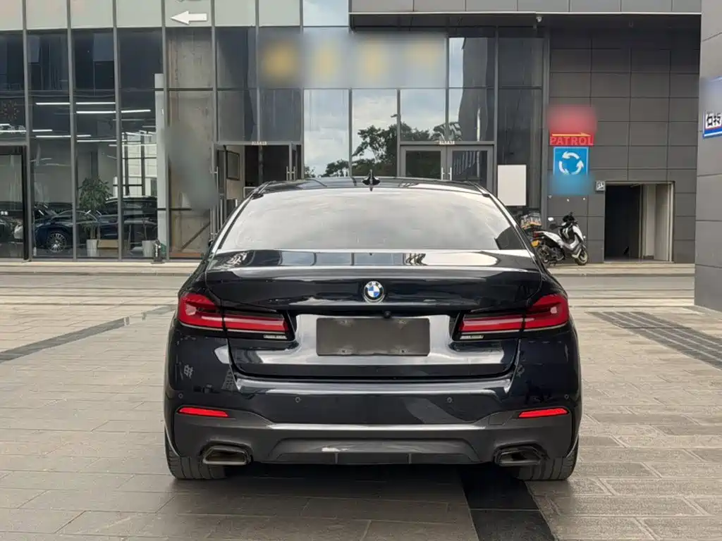 BMW 5 Series 2022 — фото 15