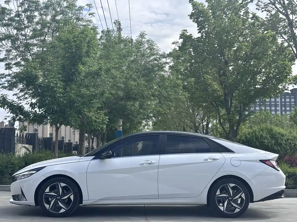Hyundai Elantra 2022 — фото 4