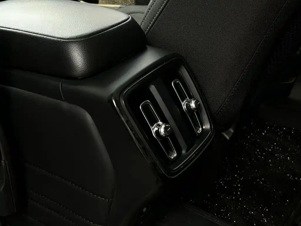 Volvo XC40 2021 — фото 15