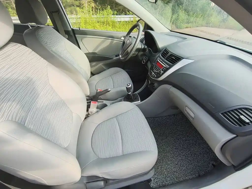 Hyundai Accent 2015 — фото 14