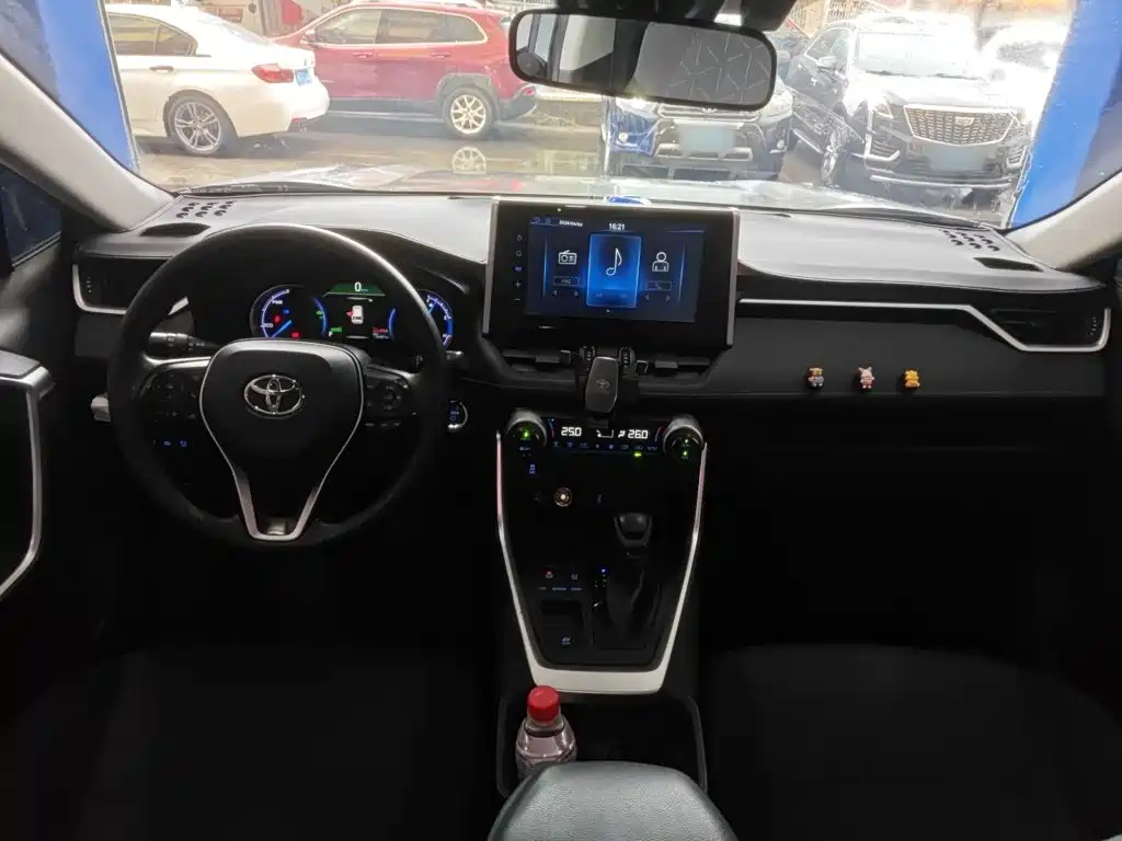 Toyota RAV4 2020 — фото 10
