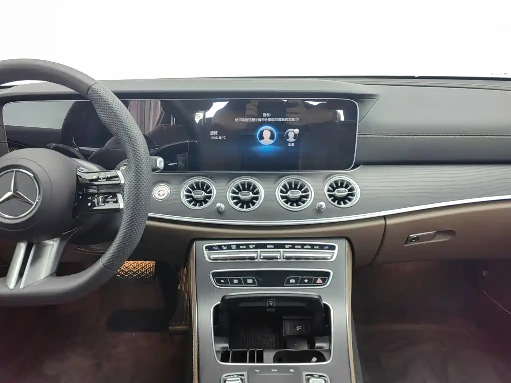 Mercedes-Benz E-Class 2023 — фото 12