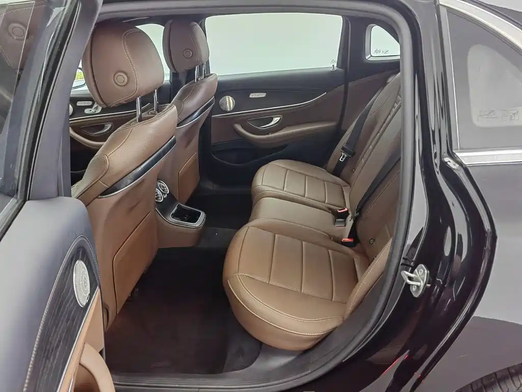 Mercedes-Benz E-Class 2023 — фото 15