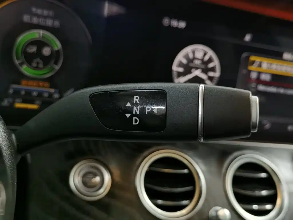 Mercedes-Benz E-Class 2020 — фото 13