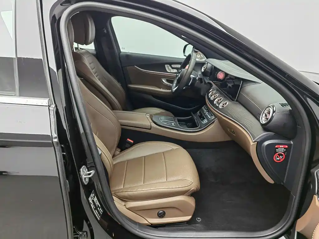 Mercedes-Benz E-Class 2023 — фото 23