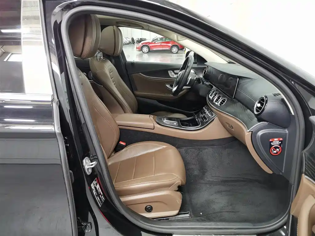 Mercedes-Benz E-Class 2020 — фото 23