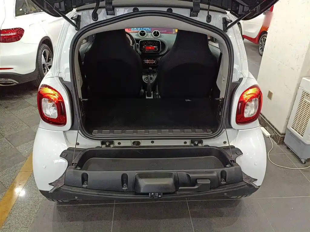 smart Fortwo 2018 — фото 19