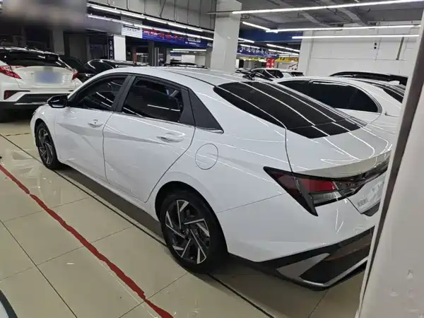 Hyundai Elantra 2025