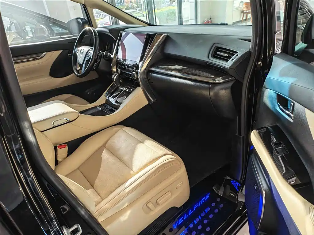 Toyota Vellfire 2022 — фото 8