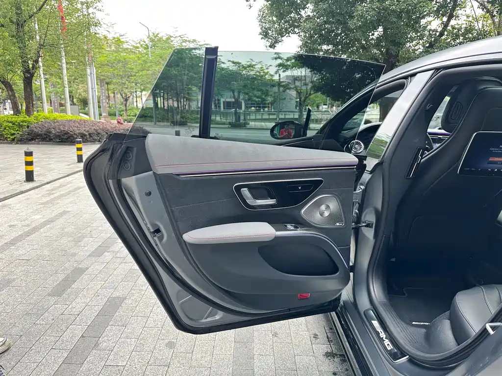 Mercedes-Benz EQS AMG 2023 — фото 9