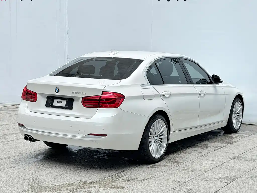 BMW 3 Series 2017 — фото 18