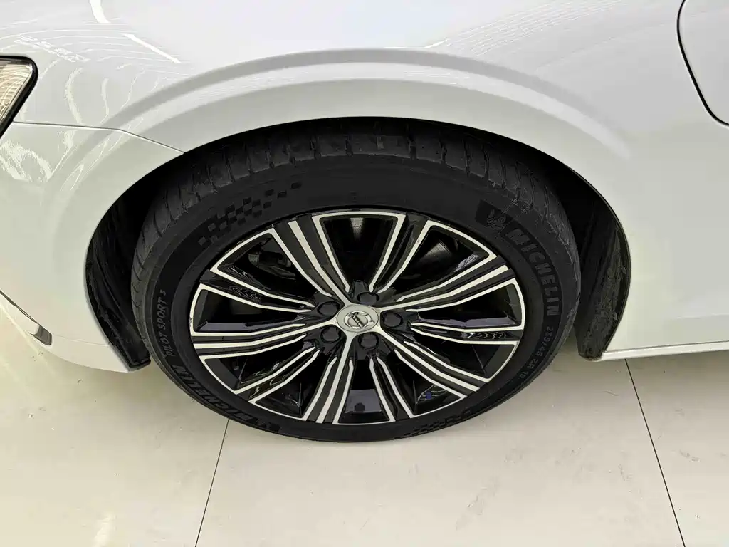 Volvo S60 PHEV 2020 — фото 15