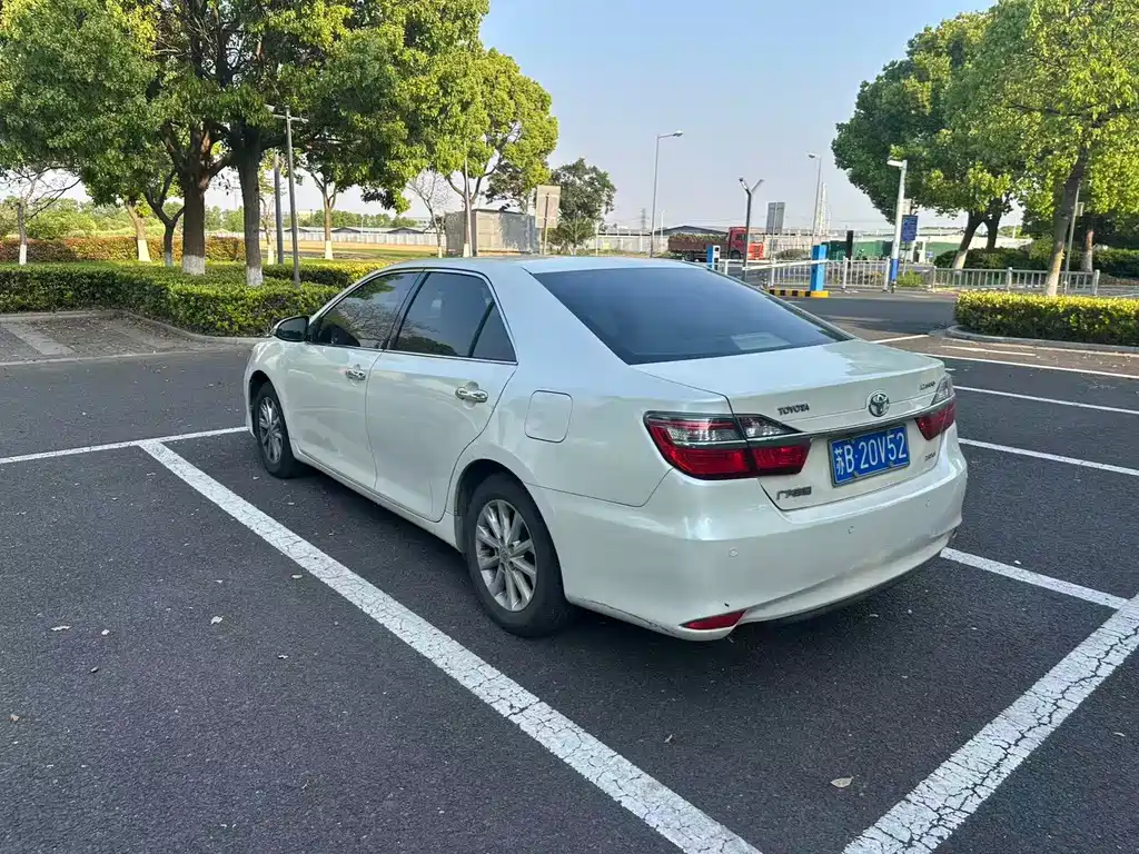 Toyota Camry 2017 — фото 6