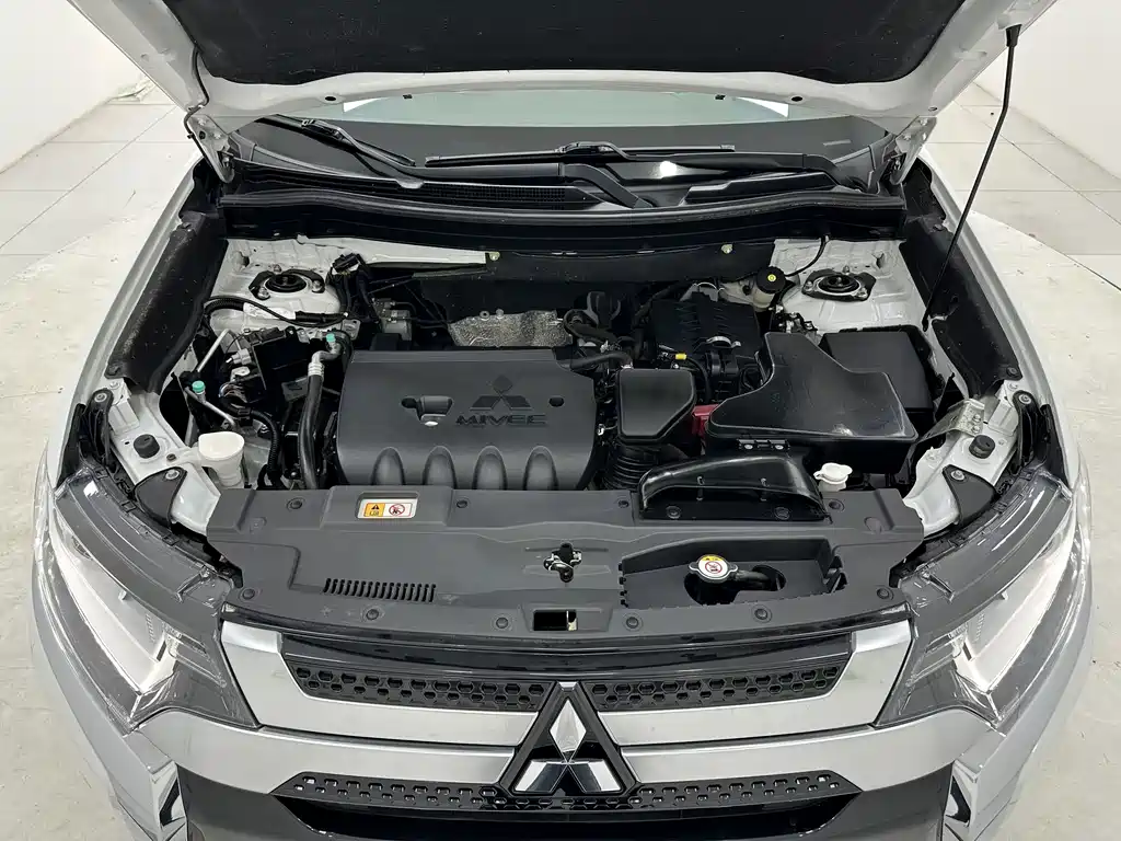 Mitsubishi Outlander 2022 — фото 18