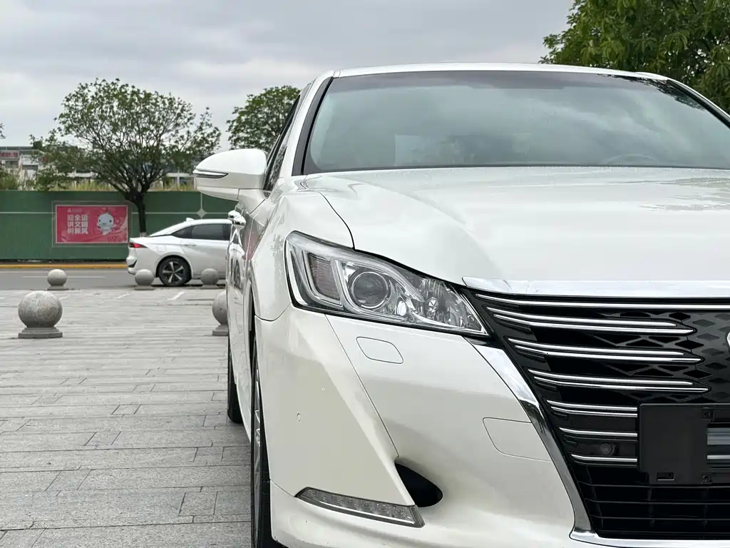 Toyota Crown 2017 — фото 11