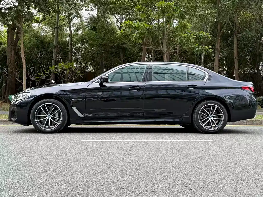 BMW 5 Series New Energy 2023 — фото 4