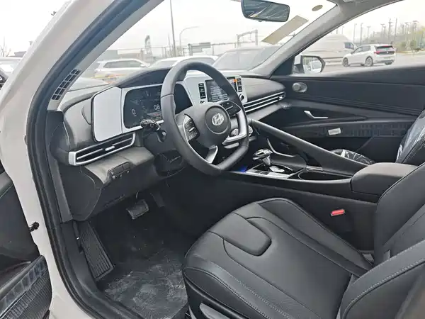 Hyundai Elantra 2023